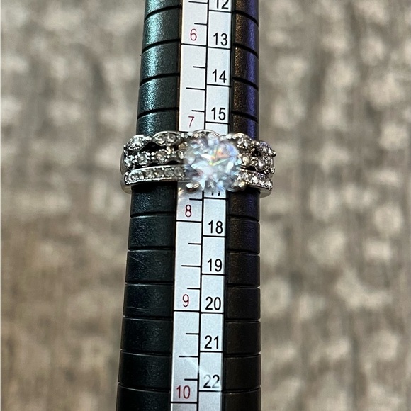 Size 7.5 Fashion Ring Set - Picture 1 of 8